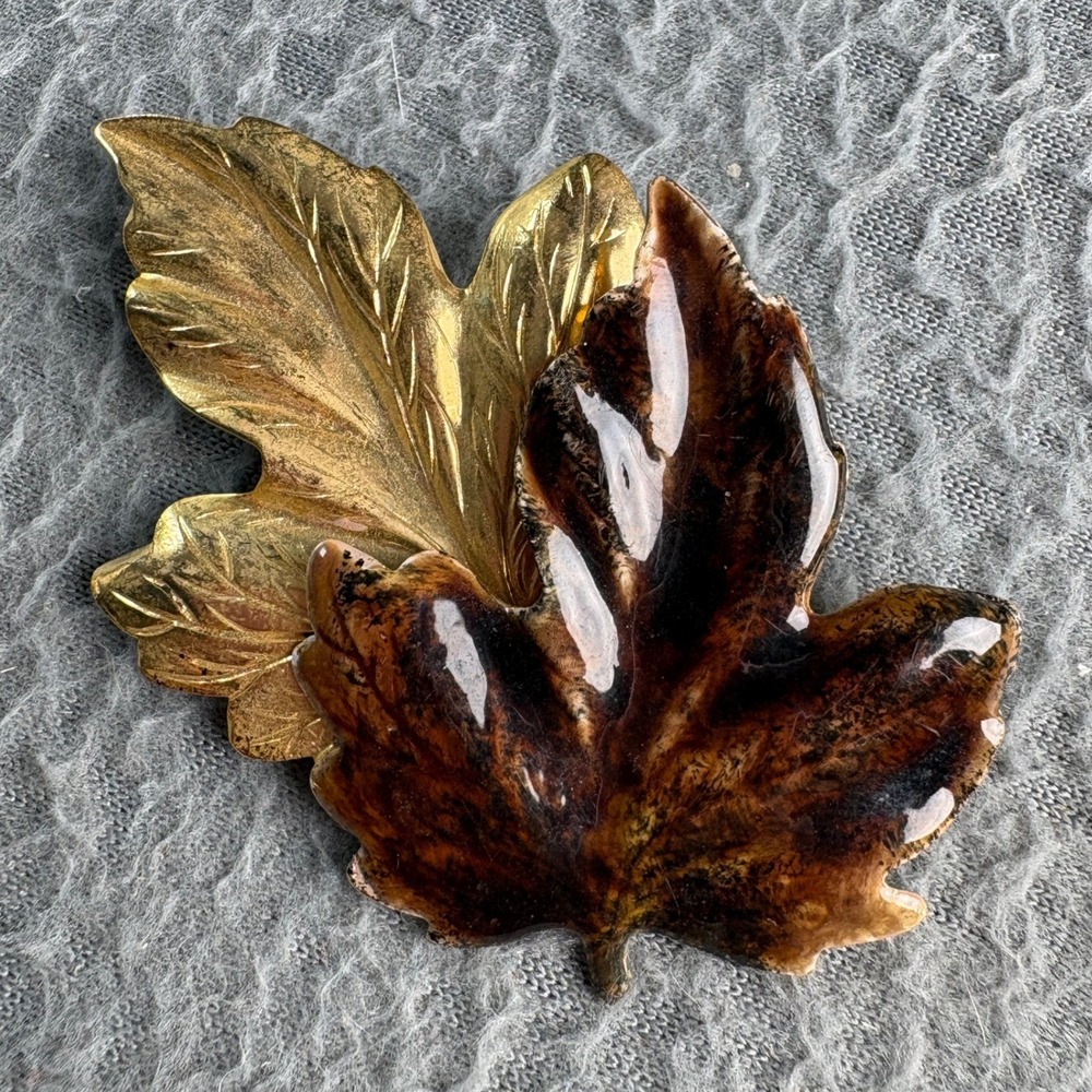 Vintage Gold Tone Triple Leaf Brooch Textured Autumn Foliage Pin Costume Jewelry